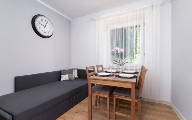 Apartment Gromadzka With A/C by Renters