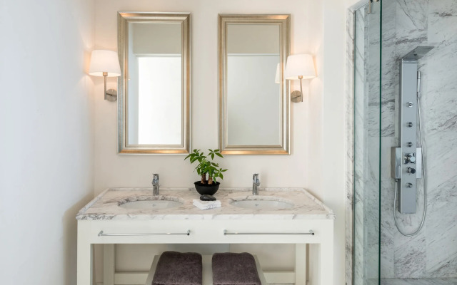 Knossos Beach Bungalows & Suites