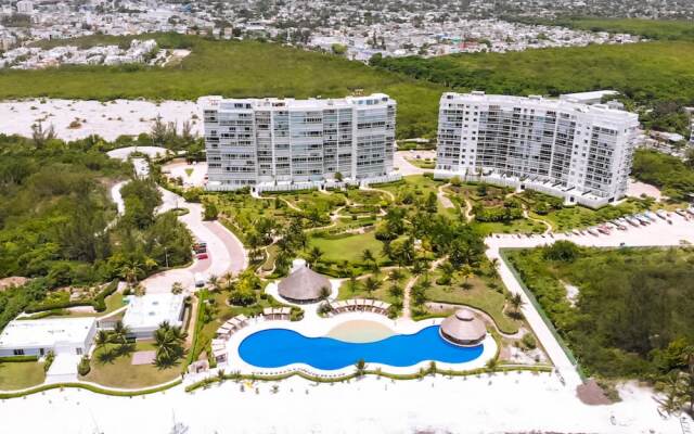 CARIBE Beachfront 2 BDR- Incredible Oceanview