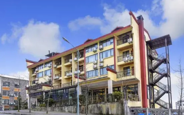 Chenjia Garden Hotel (Wulong Xiannvshan Branch)