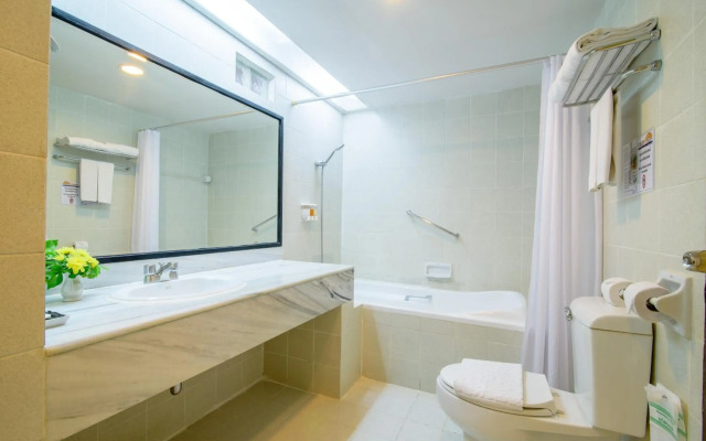 Golden Beach Cha-Am Hotel