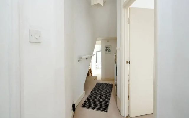 Beautiful Designer Flat in Maida Vale, Sleeps 4