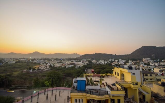 OYO Home 12240 3BHK Mangal Apartment Hiran Magri