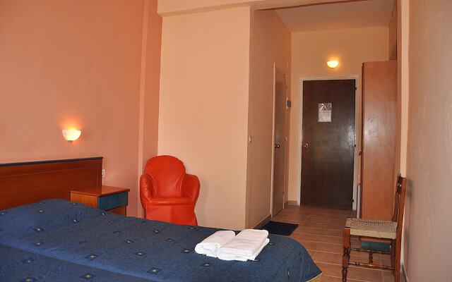 Hotel Pyrros