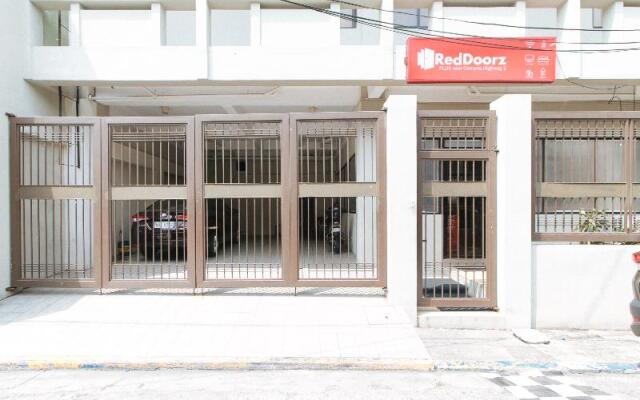 RedDoorz Plus near Osmena Highway 2 - Quarantine Hotel