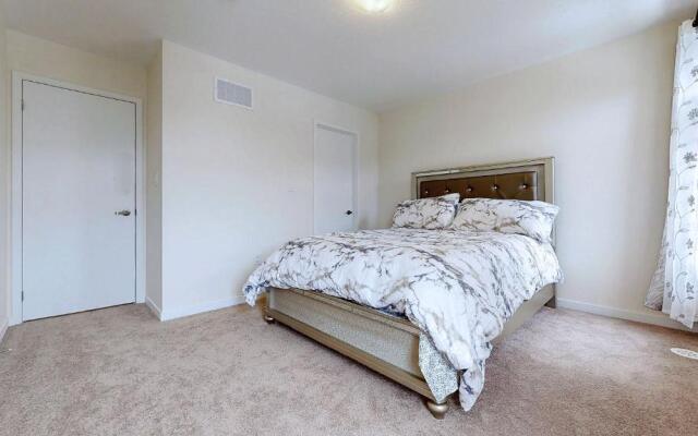 Modern 3-bedroom Oshawa Home