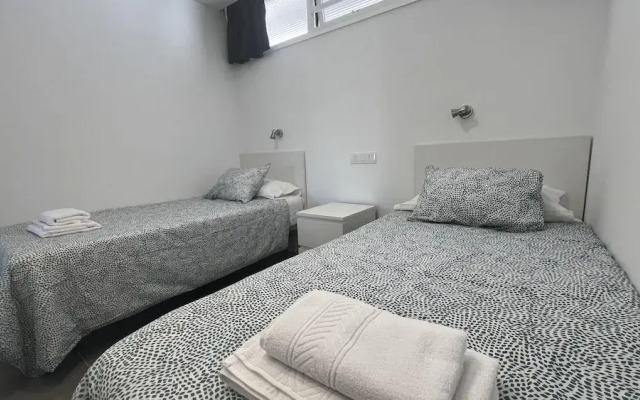 Renovated Apartment by the Beach and Yumbo Centre