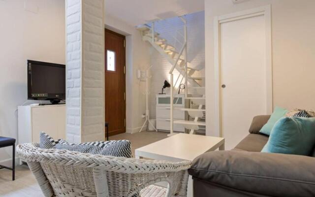 Castilla Triana Courtyard by Valcambre