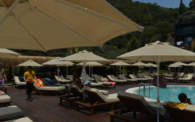 Manaspark Deluxe Hotel