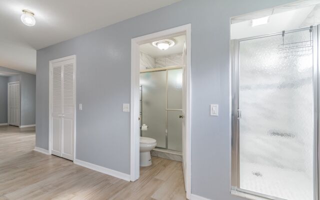 A Large Tropical 7 Bedroom Estate by RedAwning