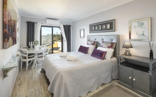 Apartment in Carvoeiro With Terrace