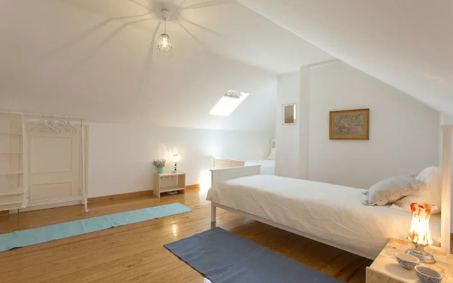 Spacious Alfama Duplex, By TimeCooler