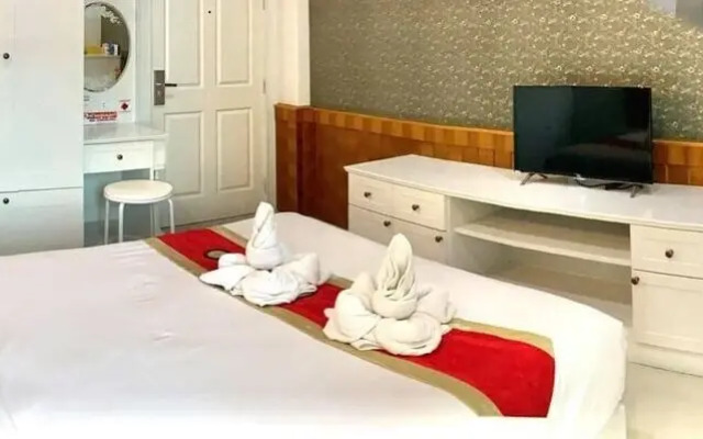Ploy's Pearl Hotel