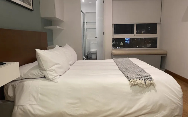 Lovely 2BR with Balcony in Miraflores