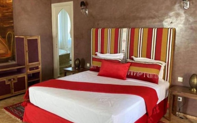 "villa With Heated Pool and Breakfast Included - by Feelluxuryholidays"