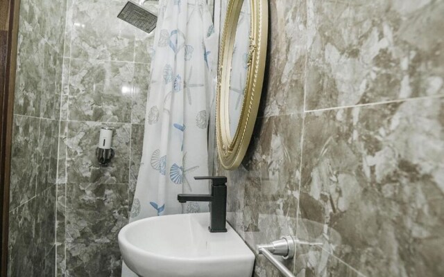 Momak 8 Hotel Adenuga House