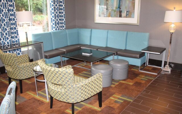 Holiday Inn Express & Suites Starkville by IHG