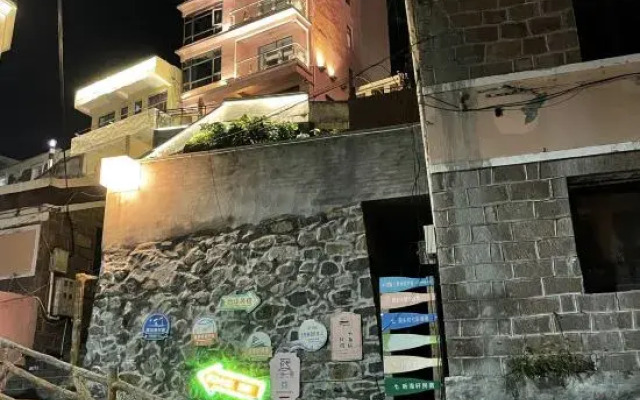 One sea and one night