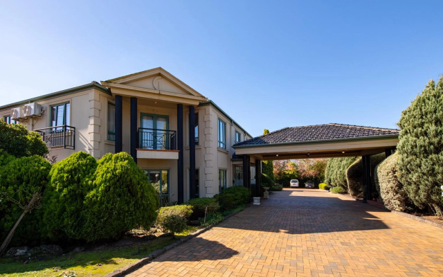 Gateway on Monash Boutique Hotel