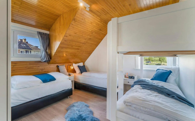 Villa Gamoni - spacious holiday home with garden