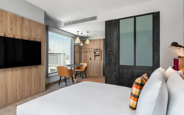 Moxy Bangkok Ratchaprasong