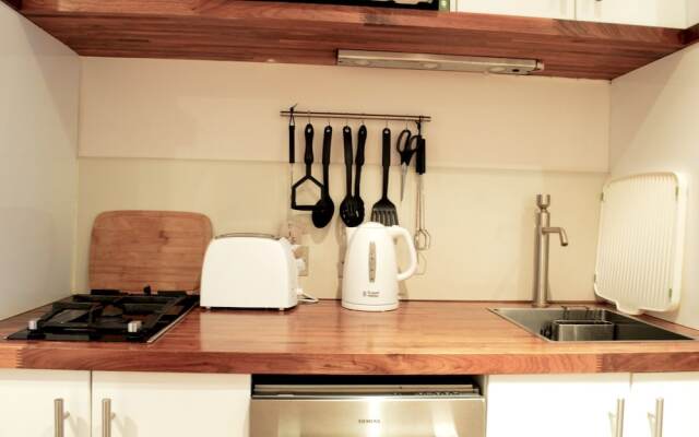 1 Bedroom Apartment With Terrace on Warren Street