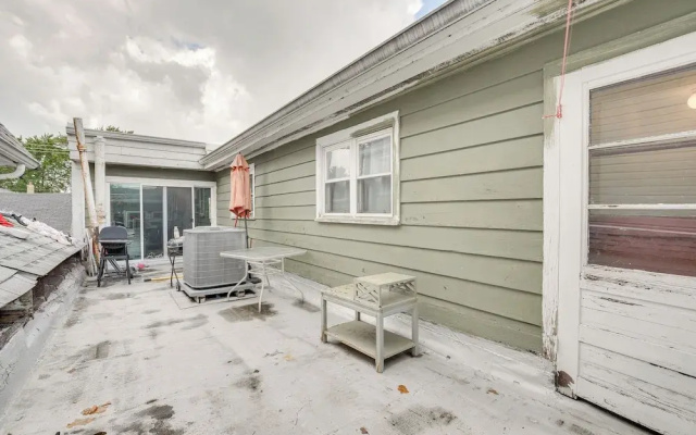 Berwyn Apartment Rental ~ 11 Mi to Chicago!