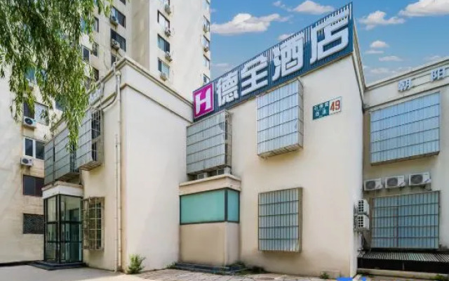 Dequan Hotel(Chaoyang High-speed Railway Station,Shifoying Subway Station)
