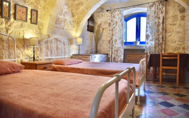 Beautiful Farmhouse With Courtyard and BBQ in Gozo