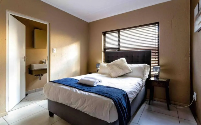 Lovely 2 bedroom apartment around Montecasino