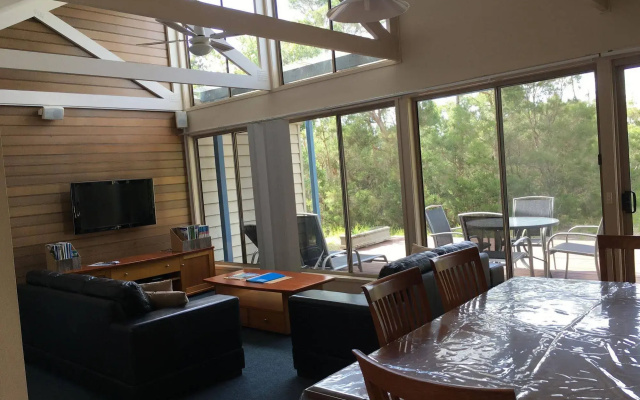 Waterfront Retreat At Wattle Point