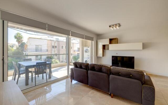 Marvellous 3BR Apartment in Central St Julians