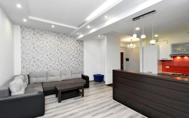 Northern Avenue, 1 bedroom Modern, Renovated apartment HH999