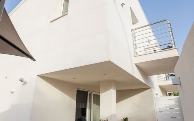 IzzHome Bella Vita Apartment