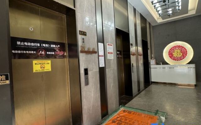 Strong family apartment