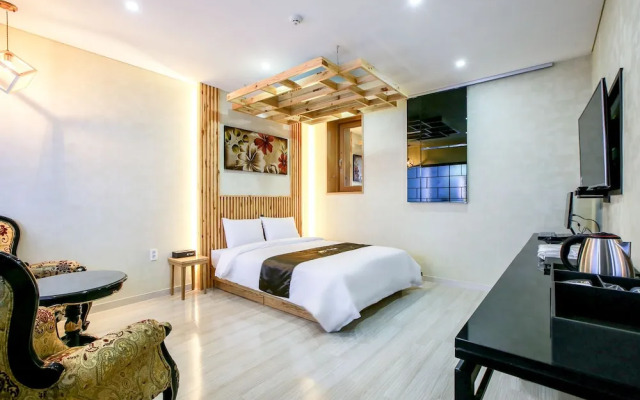 CYGNUS Hotel