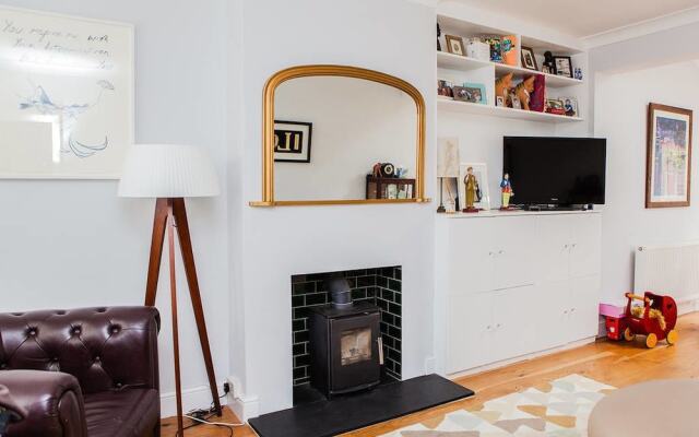 3 Bedroom Property With Garden in Central
