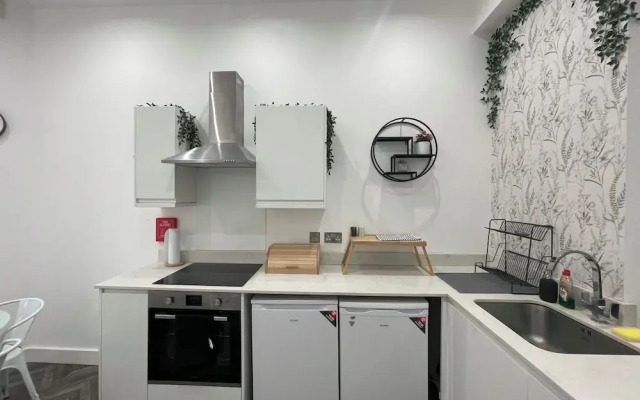 Stylish City Center 2 BR Retreat