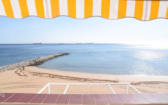 Peaceful Beachfront Apartment