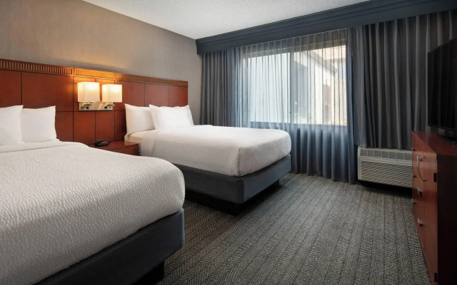 Courtyard by Marriott Fresno