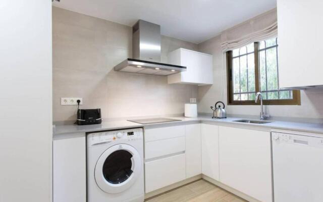 New San Juan beach apartment with AC