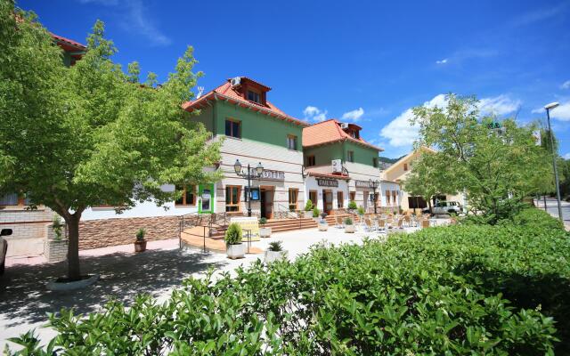 Hotel de Montaña Cueva Ahumada