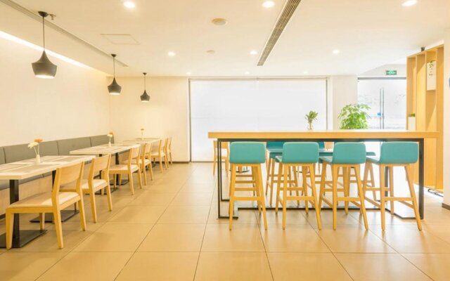 Hanting Express Chongqing Rongchang Pedestrain