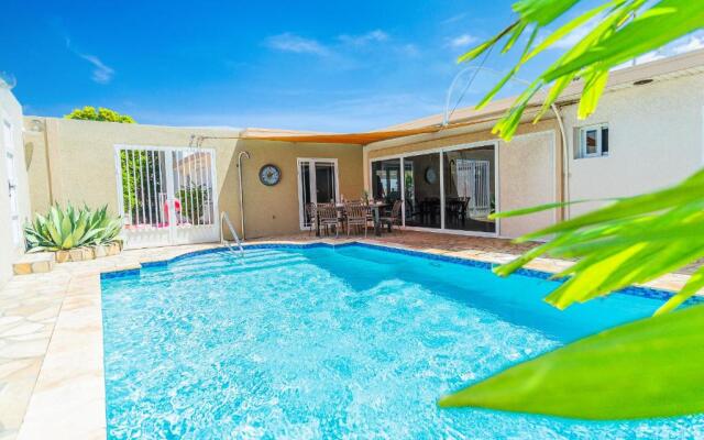 Large Villa With View! Private Pool Free Utilities!