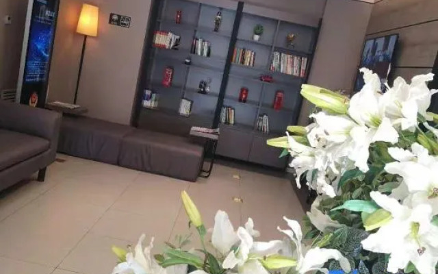 Home Inn Plus (Harbin Central Street)