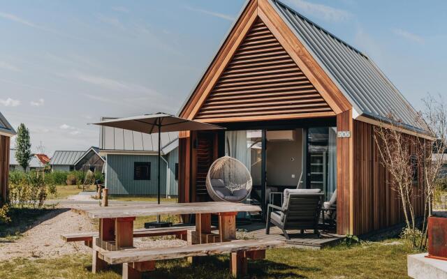 Modern tiny house with dishwasher, beach at 500m