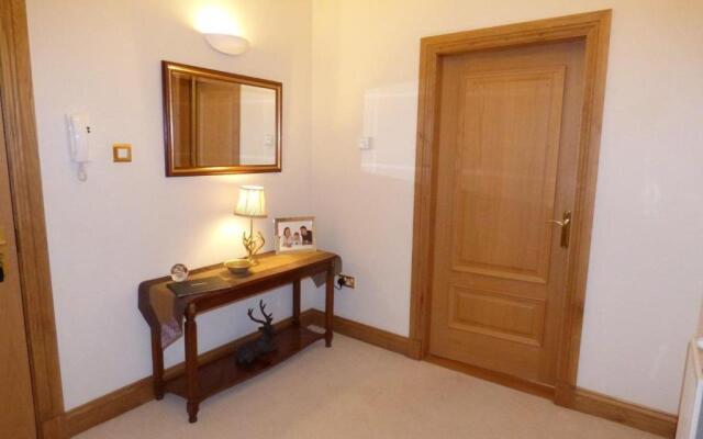 The Pipers No 7 Lomond Castle