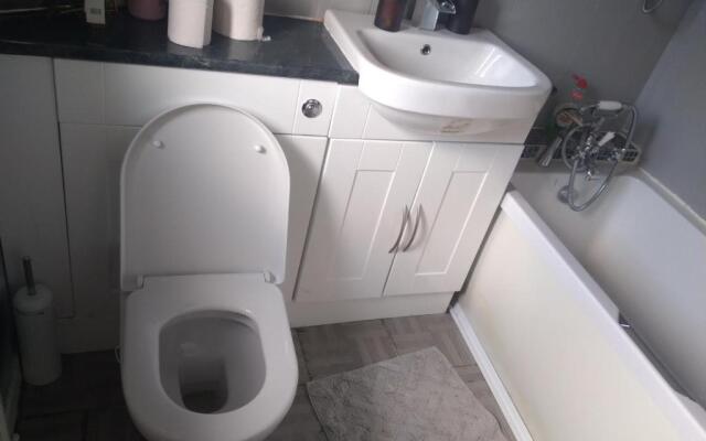 Beautiful 2-bed House in Bolton With Free Parking