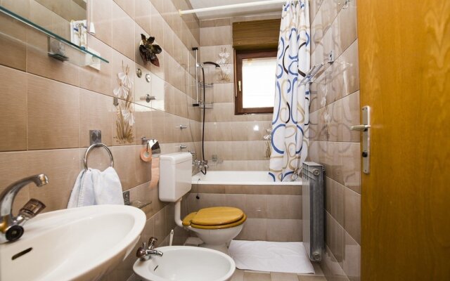 Apartments and Rooms Krstinić