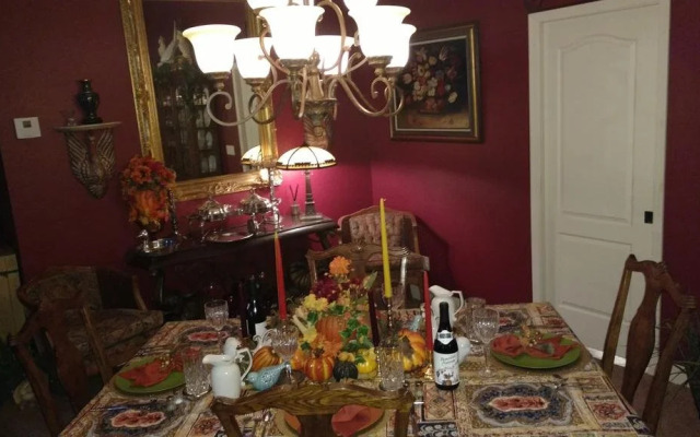 Don's Elegante Bed & Breakfast